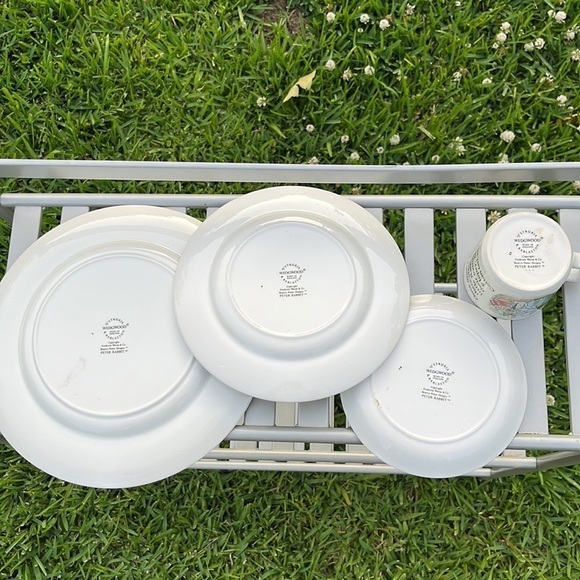 Wedgwood Peter Rabbit plate set - Picture 10 of 11